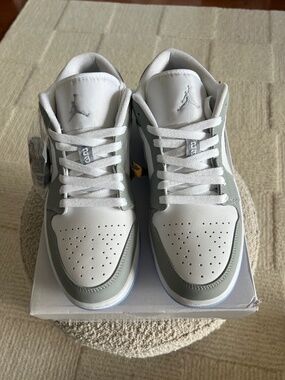 Women's Air Jordan 1 low Wolf Grey Size 11 - Never Worn
